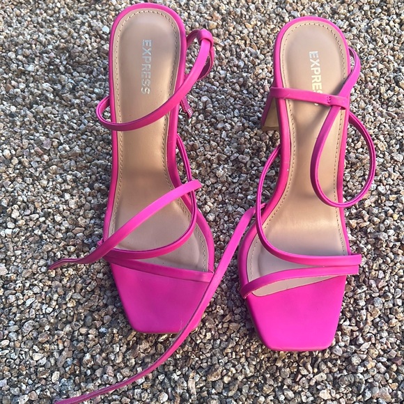 Express Shoes - Express size 8 Magenta Heels
